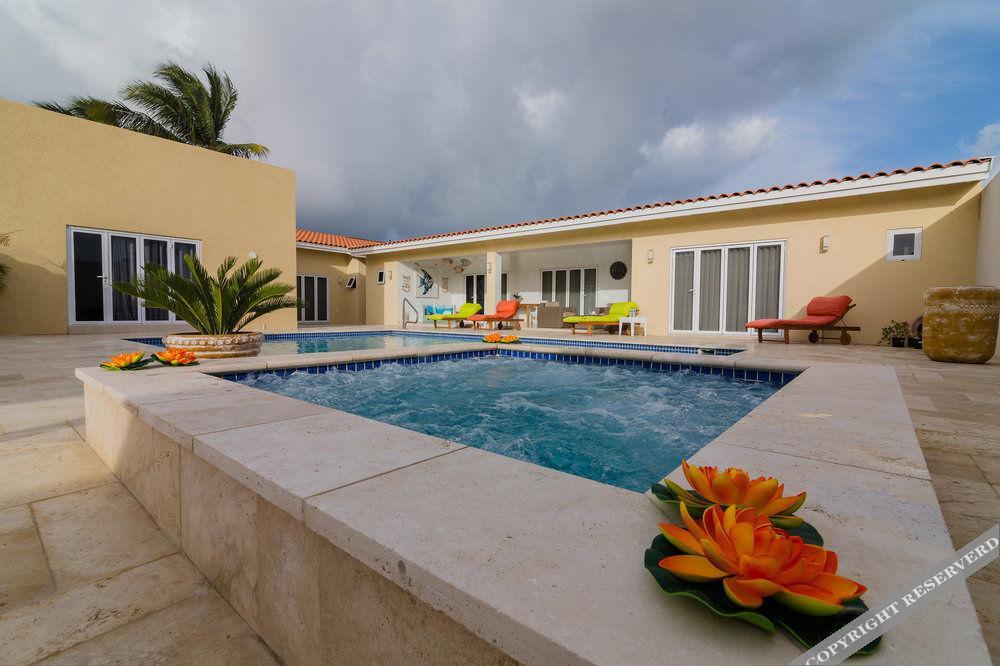Aruba'S Bakval Suites ภายนอก รูปภาพ