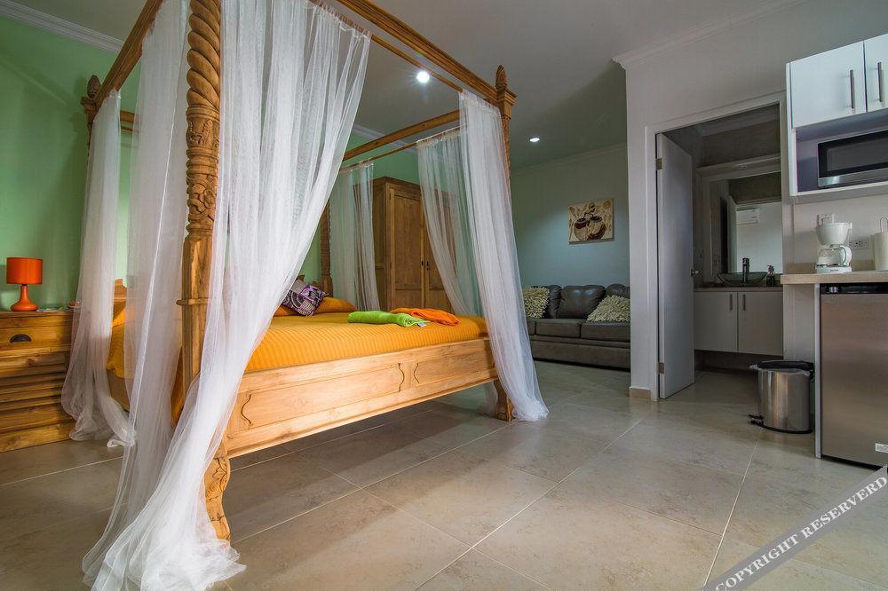 Aruba'S Bakval Suites ภายนอก รูปภาพ