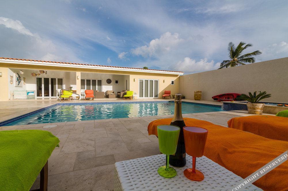 Aruba'S Bakval Suites ภายนอก รูปภาพ